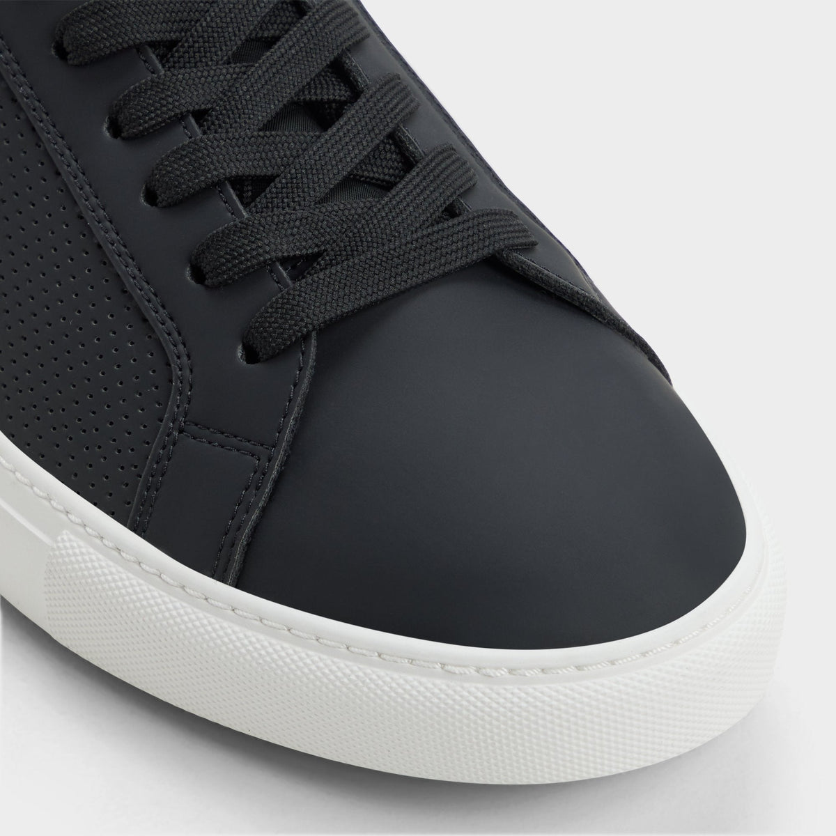 Xavier in Black 14204478 - Low top sneaker | Aldo