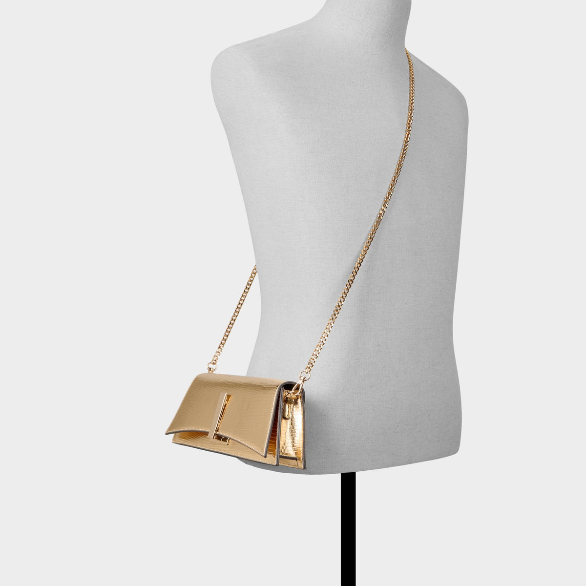Mmychaelaa in Gold - Clutch | Aldo