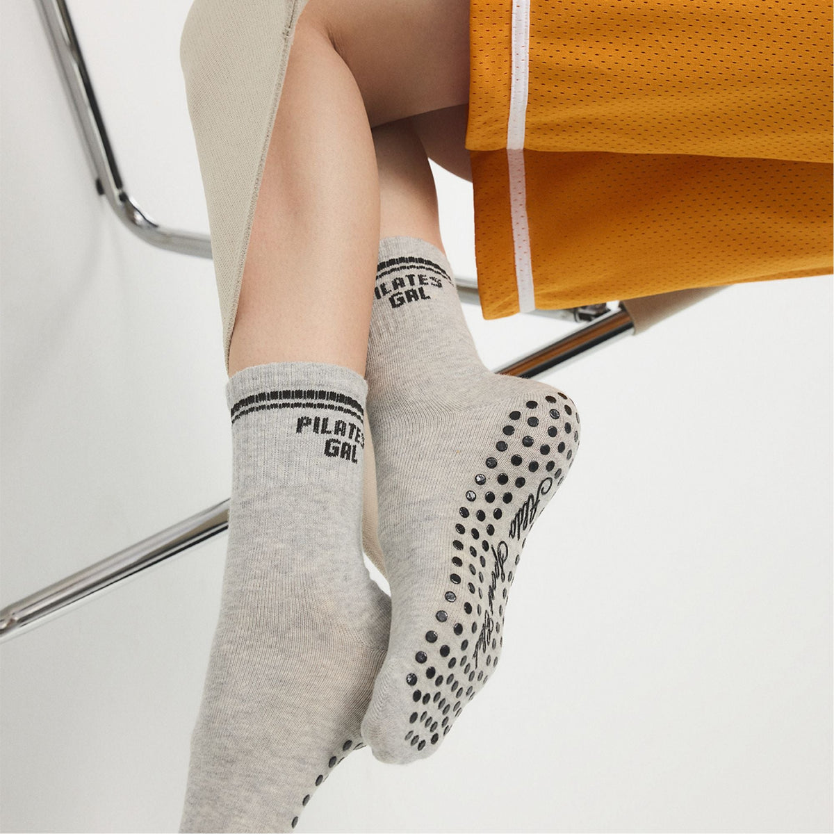 Pilatesclub in Grey - Pilates socks | Aldo