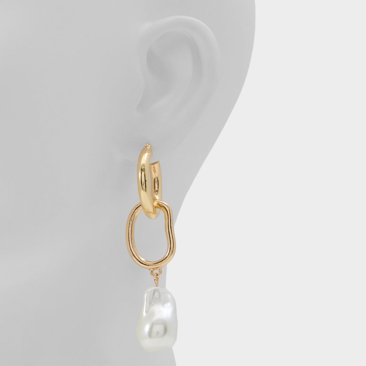Sloanne in Gold - Hoop earrings | Aldo