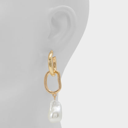Sloanne in Gold - Hoop earrings | Aldo