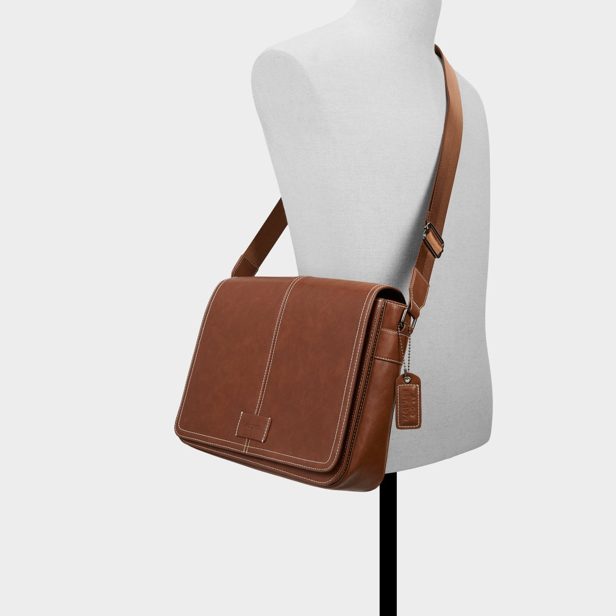 Wigoandd in Cognac - Messenger bag | Aldo
